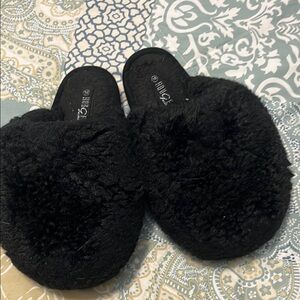 Rouge! Black Fuzzy Slippers